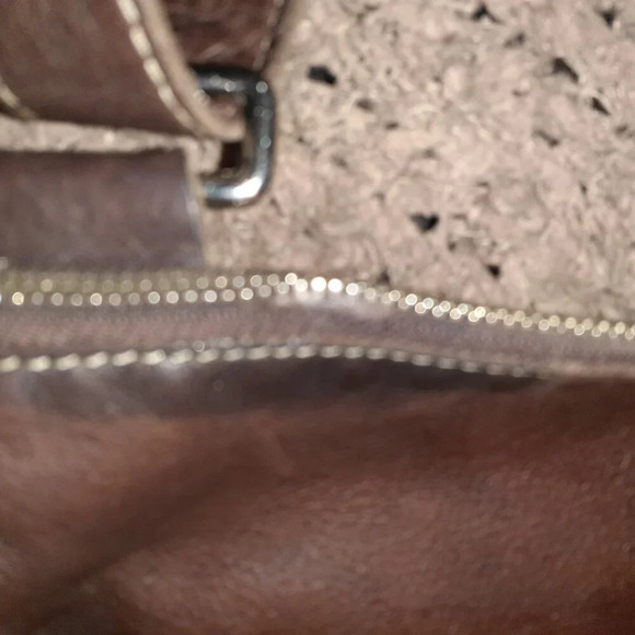 ROOTS-Venetian Village Prince-Crossbody-Chocolate Brown Tribe Leather-Excellent - Picture 5 of 9